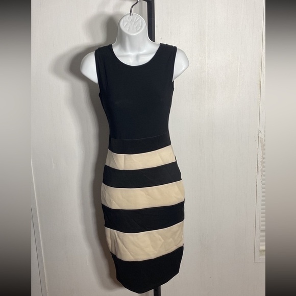 Windsor Black & Cream Open Back Bodycon Dress NWT size M - Picture 1 of 9